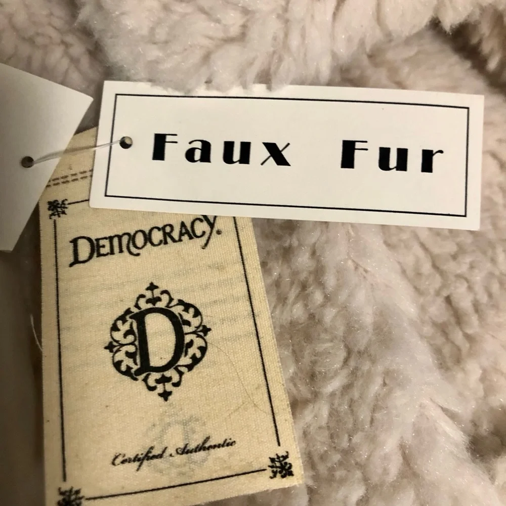 NWT Democracy Ivory Colored Faux Fur with Two Front Pockets - Picture 5 of 8